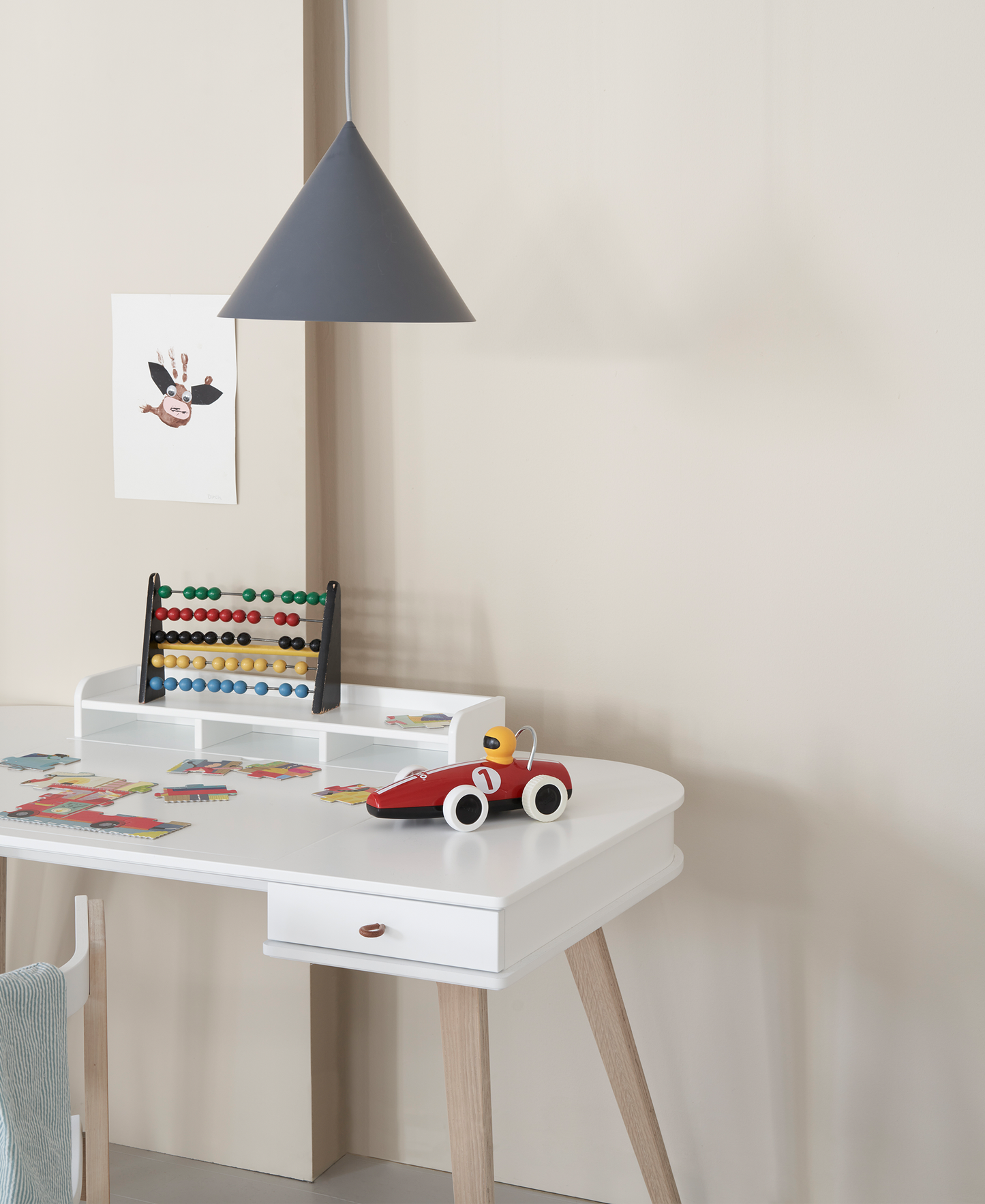 Bureau en bois 66 cm et fauteuil