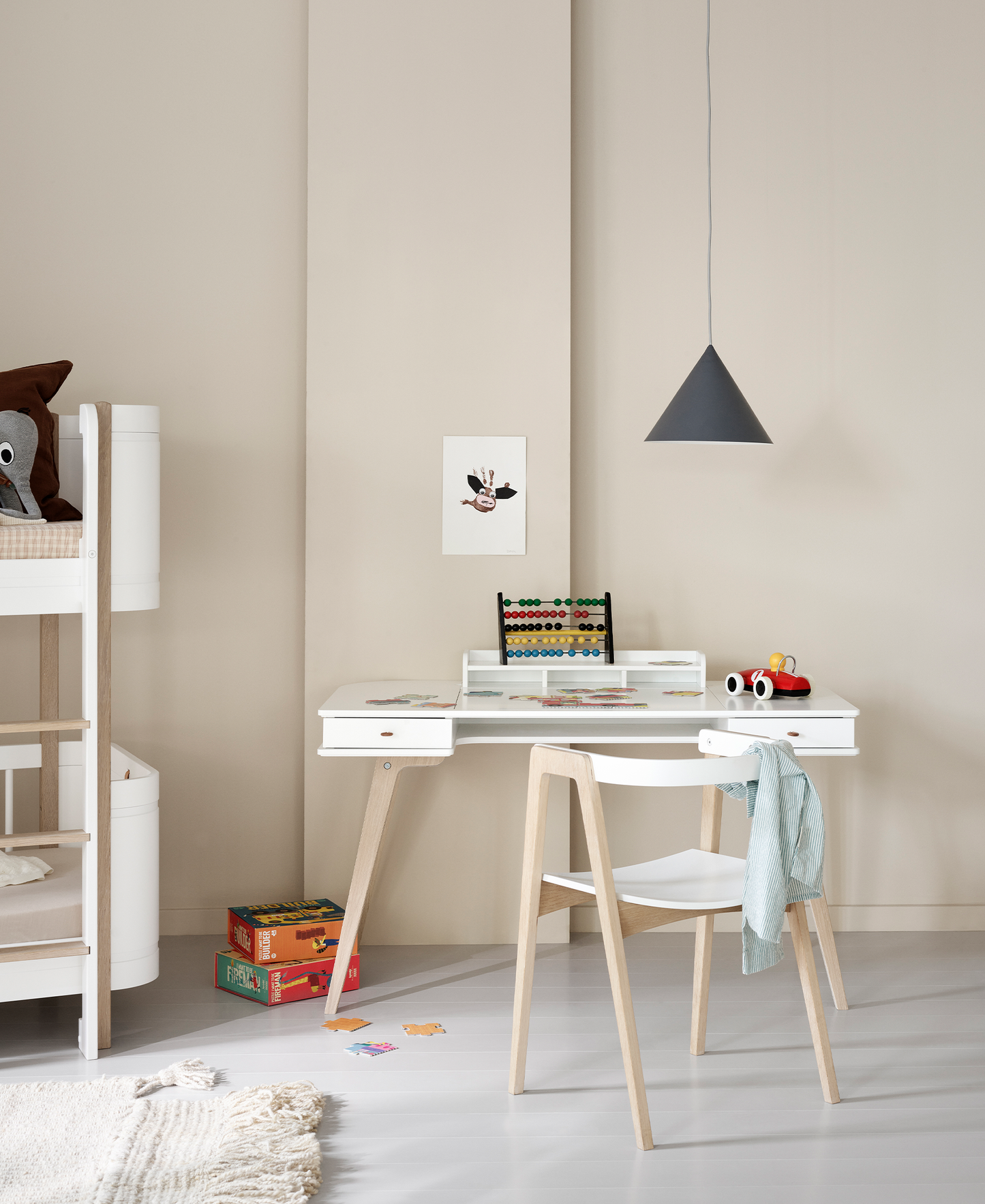 Bureau en bois 66 cm et fauteuil