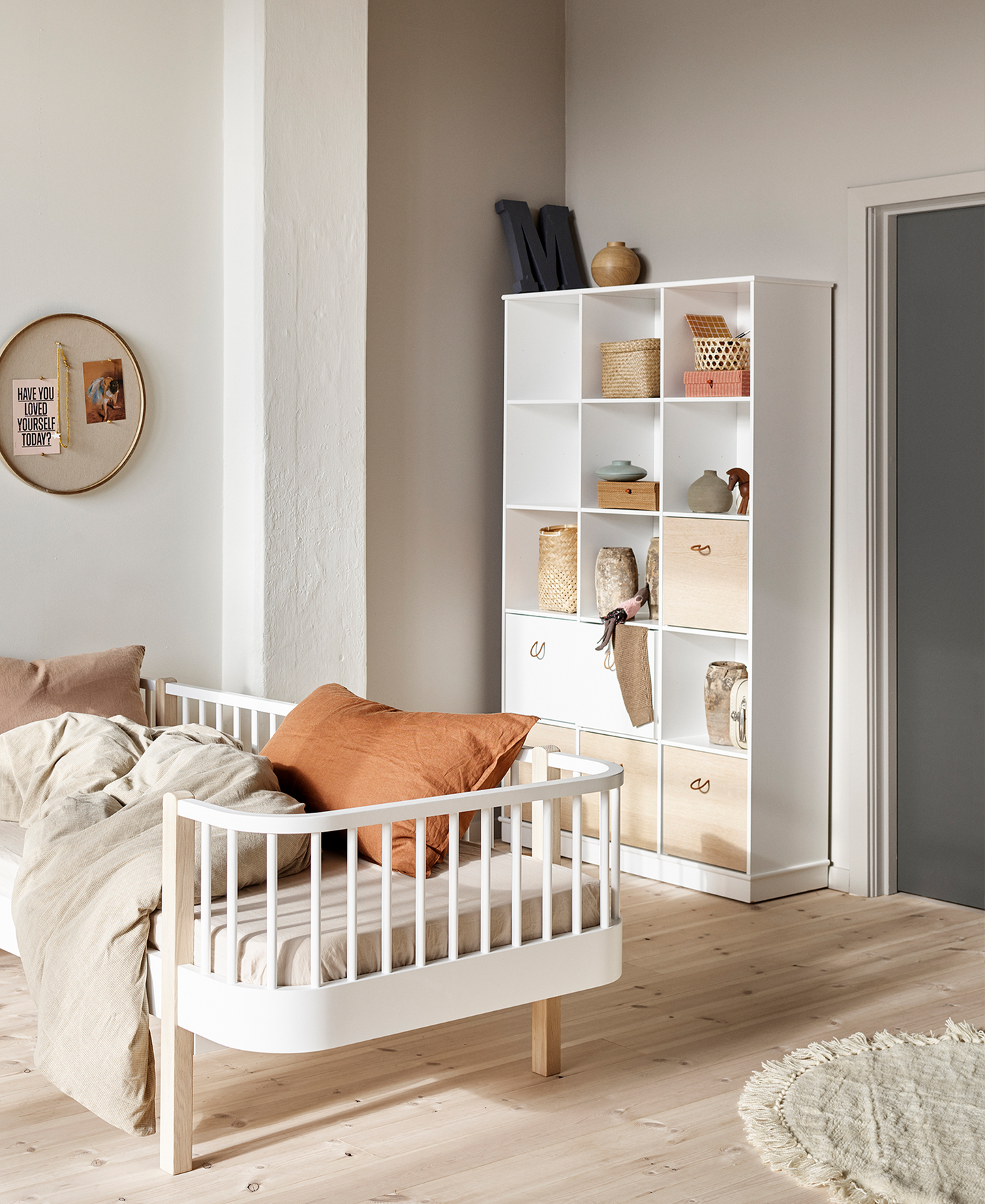 Étagère en bois 3x5 avec base
