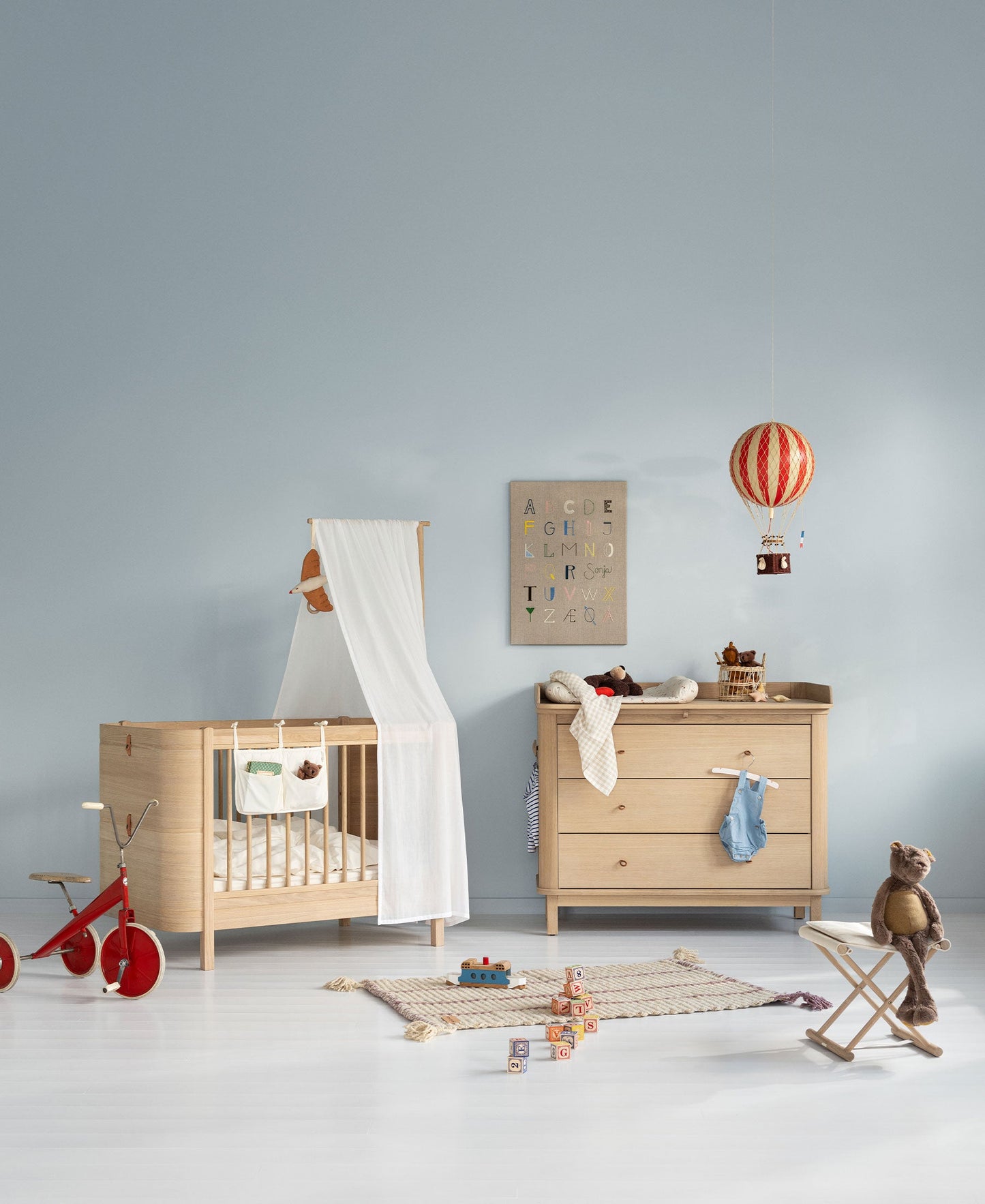 Lit bébé Wood Mini+ avec kit junior, chêne
