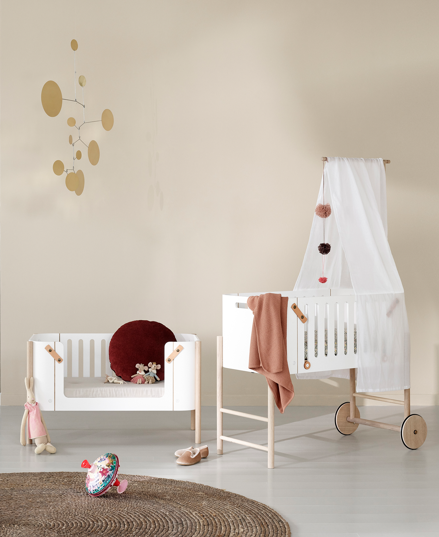 Lit cododo en bois avec banquette convertible, blanc/chêne