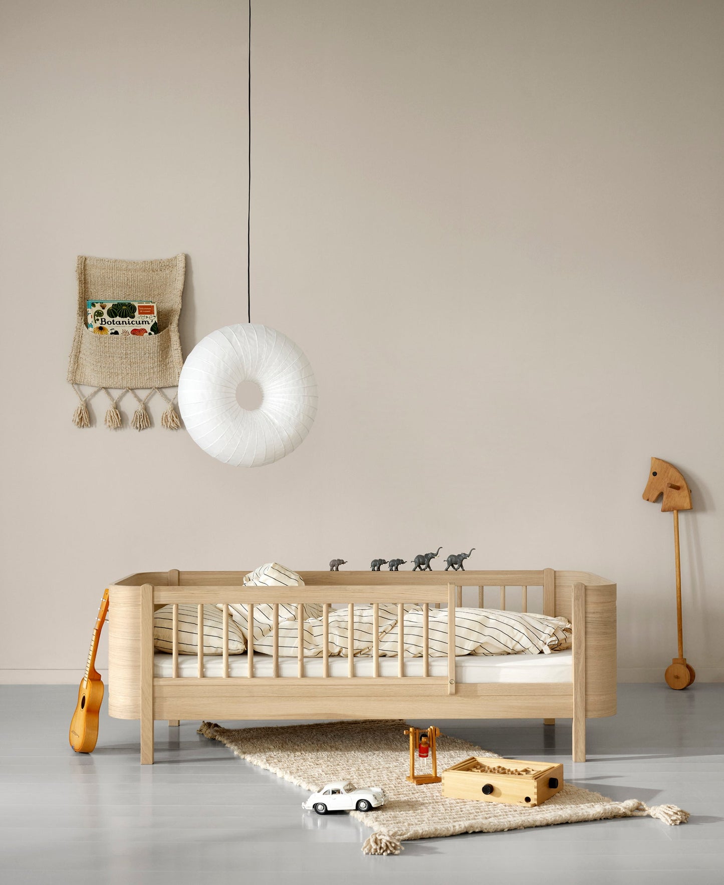 Lit bébé Wood Mini+ avec kit junior, chêne
