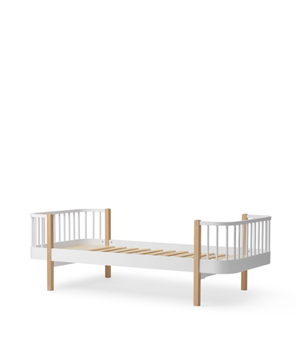 Lit original en bois, blanc/chêne