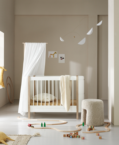 Lit bébé Wood Mini+ avec kit junior, blanc/chêne